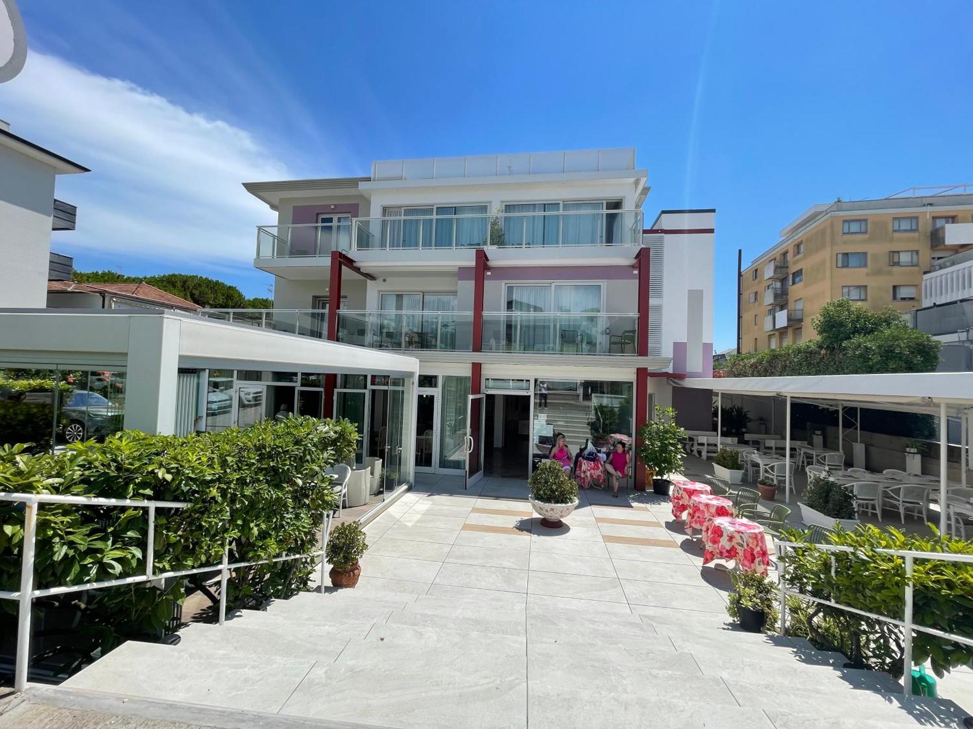 艾尔庞特酒店 利尼亚诺萨比亚多罗 外观 照片