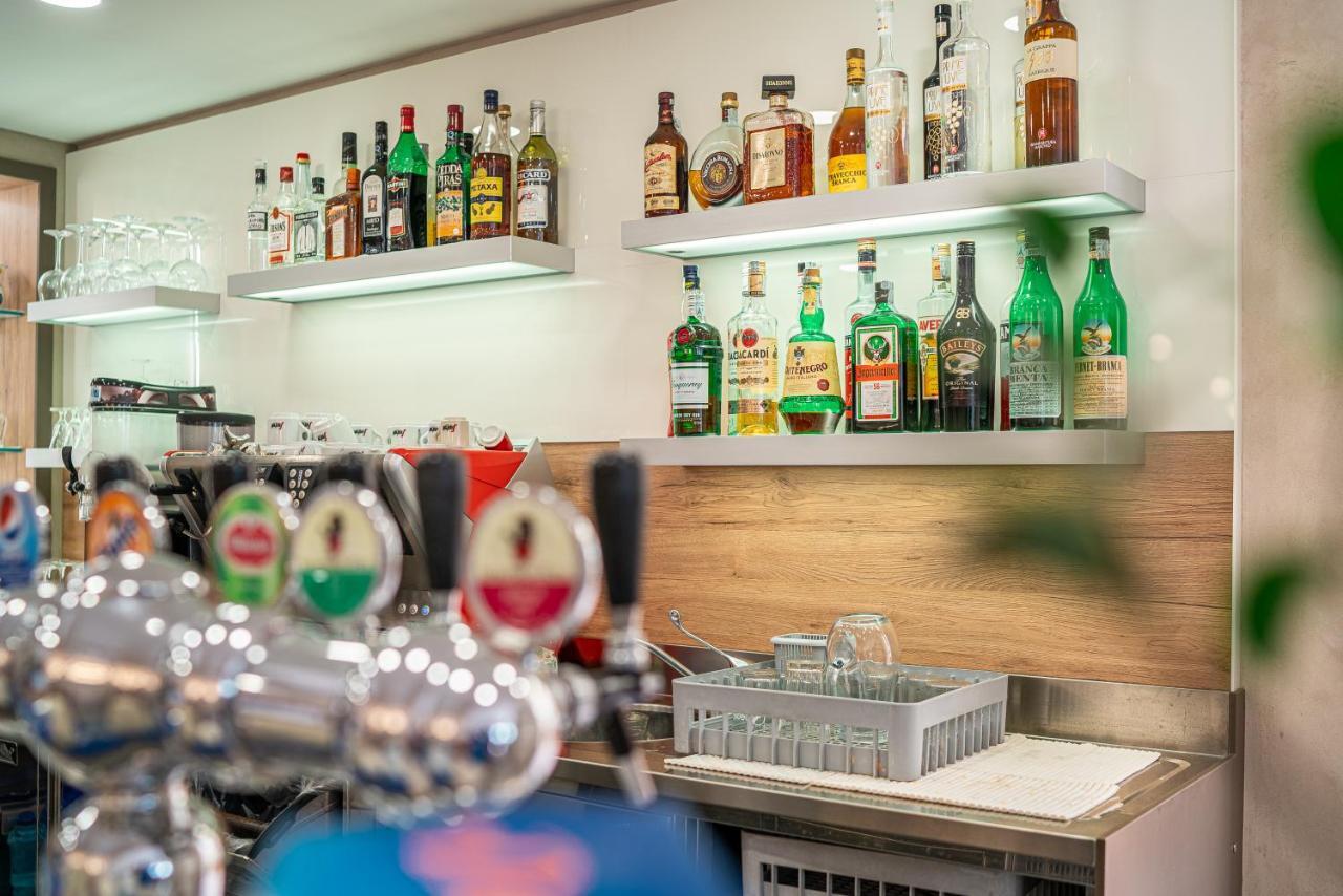 艾尔庞特酒店 利尼亚诺萨比亚多罗 外观 照片